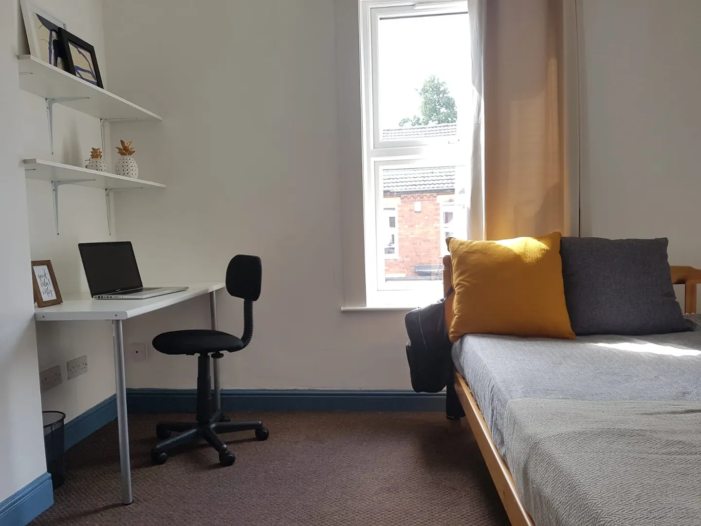 Large 6 Bed Terraced House // AUG 2026 - Image 1